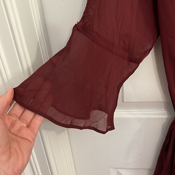 Jessica Simpson Maternity burgundy top size L bell sleeves lace detail - Picture 7 of 12